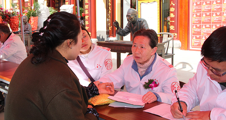 名老中医姚克敏莅临现场坐诊