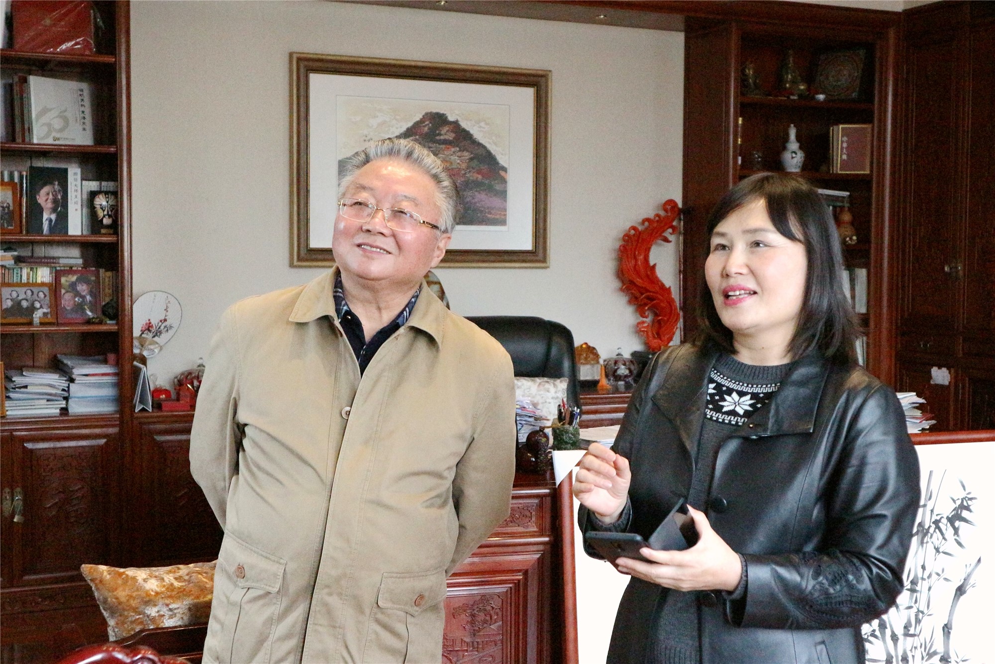 随后,刘琼董事长将吴荣祖老师提出的"四个尊重"作为圣爱中医馆经营